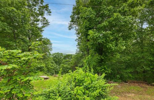 Garfield House | Beaver Lake Getaway: Scenic Views & Family-Friendly Fun