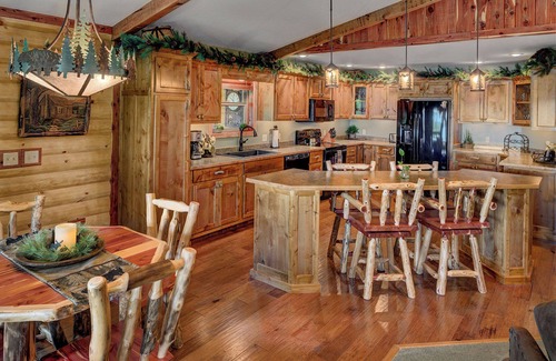 Sylvan Shores Cabin | Idyllic Waterfront Homestead with Hot Tub on Beaver Lake
