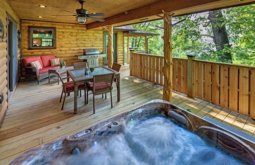 Sylvan Shores Cabin | Idyllic Waterfront Homestead with Hot Tub on Beaver Lake