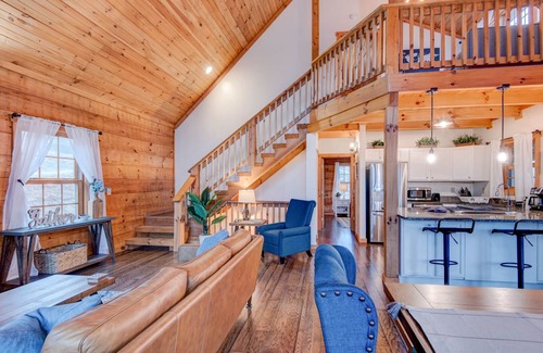 Elk Park Cabin | Beaver Rock Lodge - Welcoming for Pets & Close to Banner Elk!