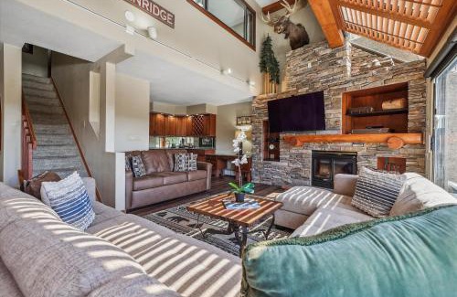 Peak 9 Apartment | Experience Beaver Run Black Diamond Penthouse with Hot Tub