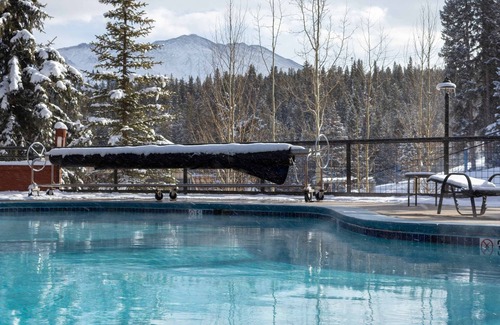 Peak 9 Condo | Beaver Run: Ski-In/Ski-Out with Premier Amenities
