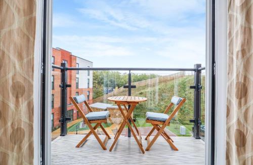 Coventry Apartment | Top Floor Harmony Apartment with Balcony - Rated 10/10!