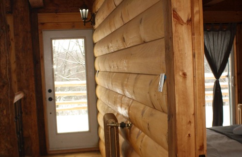 Wentworth-Nord Ski Chalet | BEAVERS POND INSIDE POOL / SAUNA / SPA / LAKE ACCESS