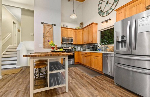 Beaverton House | Family-Friendly Beaverton Highlands Retreat Awaits You