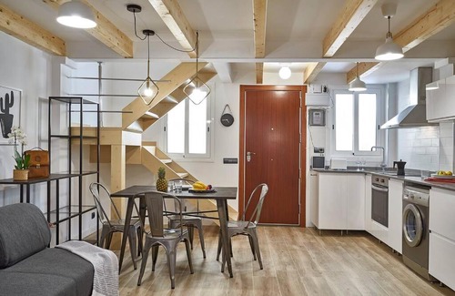 Les Corts Apartment | Inviting 2-Bedroom Duplex in Les Corts with Family Amenities