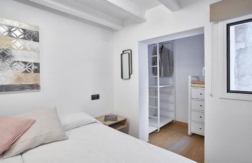 Les Corts Apartment | Inviting 2-Bedroom Duplex in Les Corts with Family Amenities