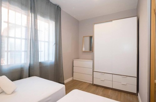 Porta Apartment | Inviting 3-Bedroom Attic in Sant Andreu with Terrace & WiFi