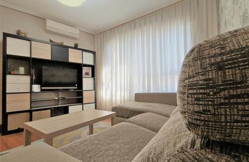 Barakaldo Apartment | Convenient BEC Hotel: Free Parking & Wifi Near Bilbao