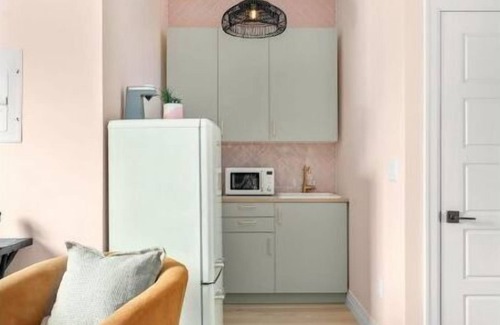 Golden Triangle Apartment | Becca Reitz Art Suite 110