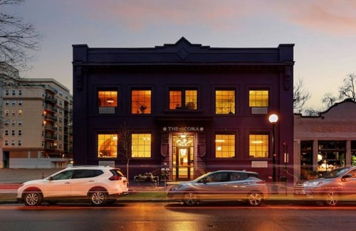Golden Triangle Apartment | Becca Reitz Art Suite 110