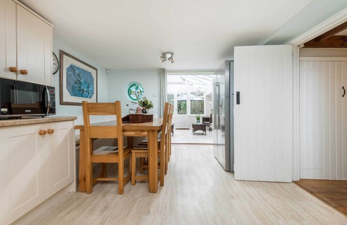 New Forest District Cottage | Beck Cottage: Pet-Friendly Retreat in New Forest, 9.8 Rated