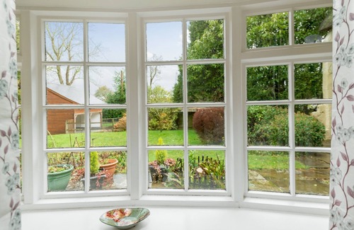 New Forest District Cottage | Beck Cottage: Pet-Friendly Retreat in New Forest, 9.8 Rated