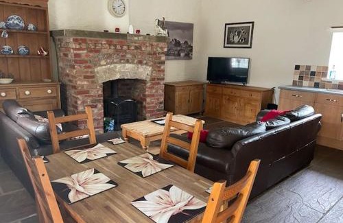 Pickering House | Inviting Beck House Cottages: Pet and Child Friendly Getaway