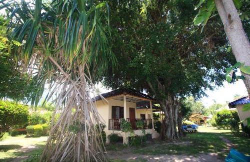 Haad Pleayleam Resort | Beck's Resort: Family-Friendly Paradise with Ocean View