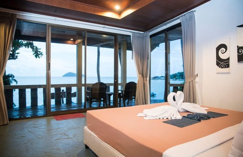Haad Pleayleam Resort | Cozy Beck's Resort: Poolside Escape with Ocean Views