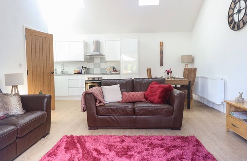 Foxley Cottage | Family-Friendly Beck View with Cozy Open Fire in Lenwade