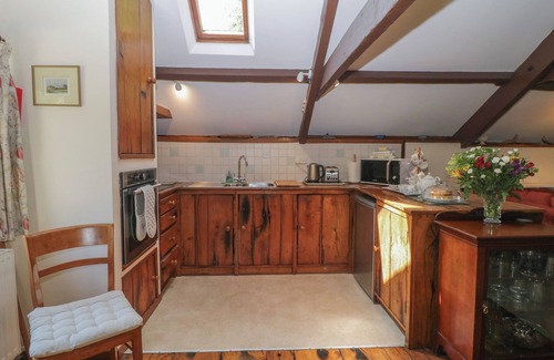 Newton Abbot Cottage | BECKAFORD COTTAGE, pet friendly, with open fire in Manaton