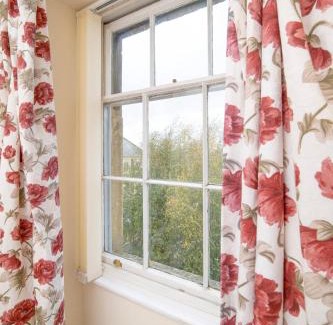 Yeovil House | Becket Apartment: Family & Pet Friendly Retreat Awaits