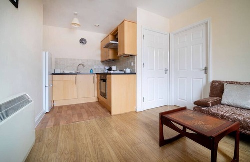 Yeovil Apartment | Cozy Becket Apartment: Ideal One Bedroom in Yeovil
