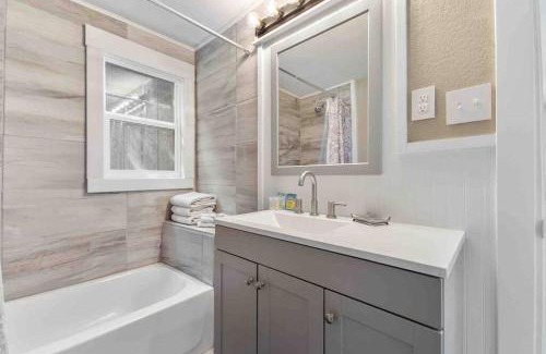 Siloam Springs House | Beckham House: Family and Pet Friendly Getaway
