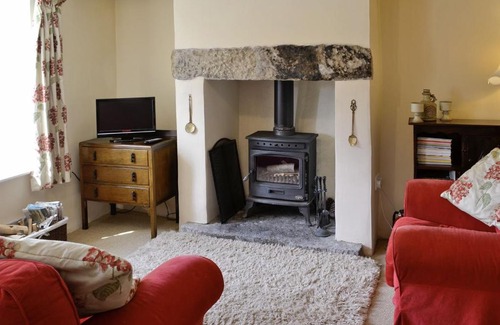 Bellerby House | Beckside: Family-Friendly Retreat with Relaxing Hot Tub