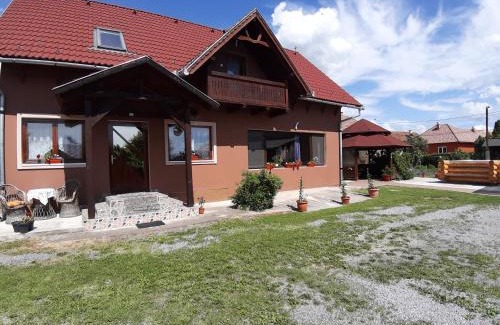 Lazarea House | Family-Friendly Stay at Becze Vanda kulcsosház - 9.4/10 Rated