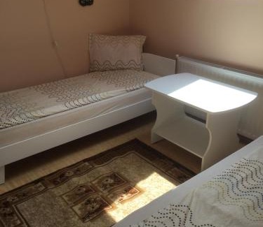 Lazarea House | Family-Friendly Stay at Becze Vanda kulcsosház - 9.4/10 Rated