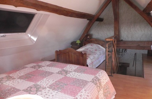 L'Hopital-le-Mercier House | Discover Domaine de la Guinchère: Breakfast & Family-Friendly