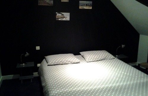 Malicorne-sur-Sarthe House | Guest Rated 10/10 Bed and Breakfast with Private Bathroom