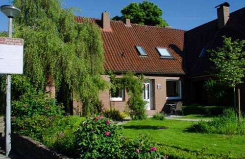 Leer Cottage | Cozy Guest House An der Fehnroute II with Ocean View