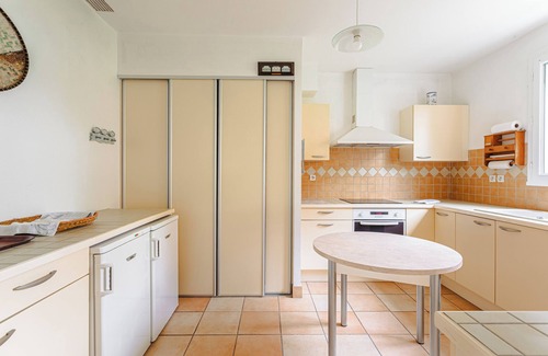 La Bree-les-Bains Bed & Breakfast | Bed and Breakfast 'Grillon La Brée Les Bains' with Shared Terrace, Shared Garden and Wi-Fi