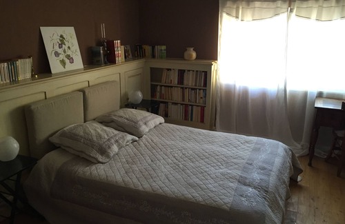 Laudun Bed & Breakfast | Cozy Bed and Breakfast at a Charming Silk-Farm Retreat