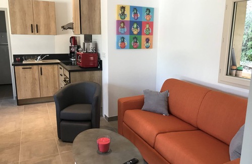 Sarlat-la-Caneda Cottage | Discover Sarlat Canada: Pet-Friendly B&B with Ocean Views