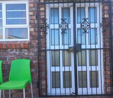 Port Elizabeth Bed & Breakfast | Cozy Bed and Breakfast with Kitchen for Two Guests