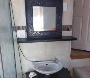 Port Elizabeth Bed & Breakfast | Cozy Bed and Breakfast with Kitchen for Two Guests