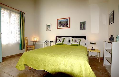 Vedene Hotel | Idyllic Bed and Breakfast Just 10 Minutes from Avignon