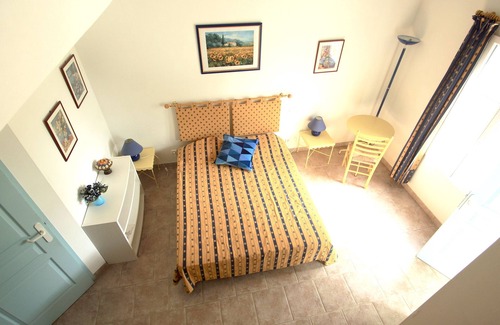 Vedene Hotel | Charming Bed and Breakfast Near Avignon with Pool Access
