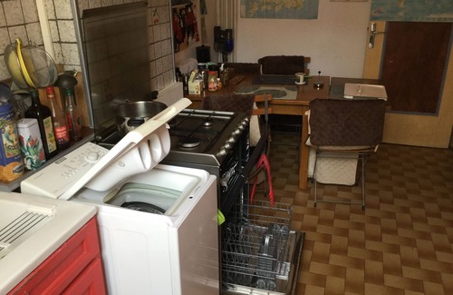 Perrache Apartment | Cozy Room Steps from Perrache Station with Pool & Breakfast