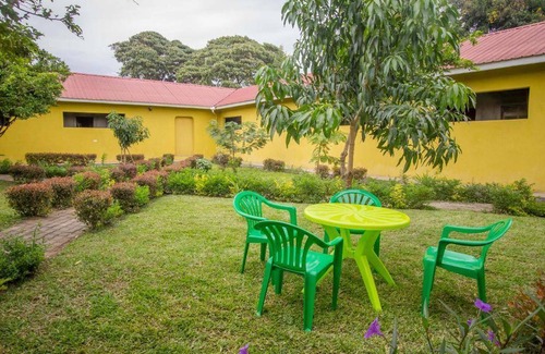 Kasese Bed & Breakfast | Cozy Bed and Breakfast with Pool for 2 Guests
