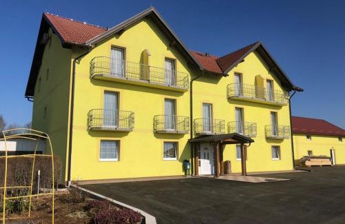 Perusic Bed & Breakfast | Cozy Bed and Breakfast Albatros with Family-Friendly Amenities