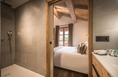 Le Praz Bed & Breakfast | Bed and Breakfast 'Edelweiss' with Mountain View, Shared Terrace and Wi-Fi