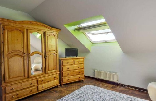 La Coruna Bed & Breakfast | Cozy Bed and Breakfast with Kitchen Amenities for Travelers
