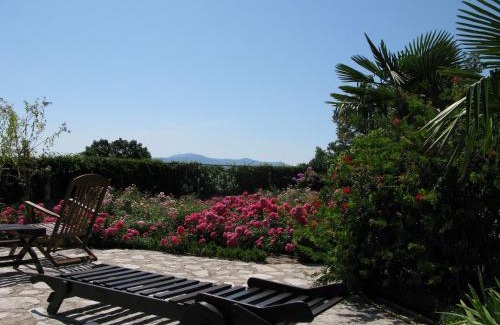 Donji Kraj Bed & Breakfast | Oceanfront Bliss at Villa Iris: Guest Rated 9.7/10