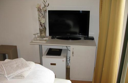 Donji Kraj Bed & Breakfast | Oceanfront Bliss at Villa Iris: Guest Rated 9.7/10