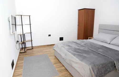Berat Bed & Breakfast | Bed and Breakfast Isra - Garden Retreat