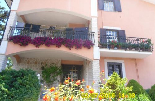 Cagnano Amiterno Bed & Breakfast | Cozy Bed and Breakfast Emilia with Kitchen Amenities