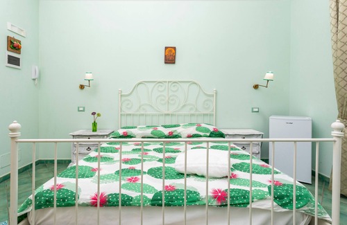 Calatabiano Bed & Breakfast | Bed and Breakfast 'Luna' with Sea View, Shared Pool and Wi-Fi