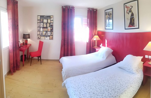 Le Fraysse Bed & Breakfast | Bed and Breakfast 'La Des Lys' with Shared Pool, Shared Garden and Wi-Fi