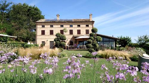 Montefano Bed & Breakfast | Guest Rated: Bed and Breakfast La Vecchia Scuola Awaits